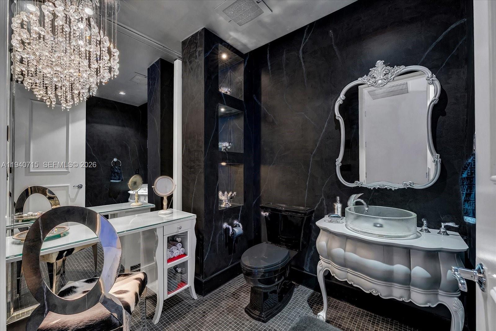 CONTINUUM ON SOUTH BEACH - Residential