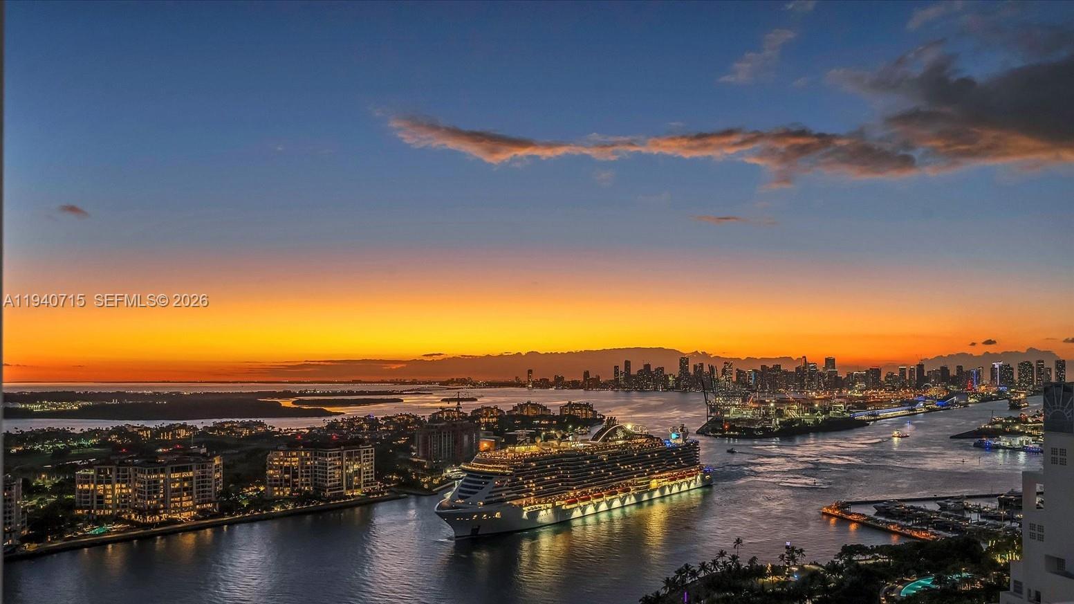CONTINUUM ON SOUTH BEACH - Residential