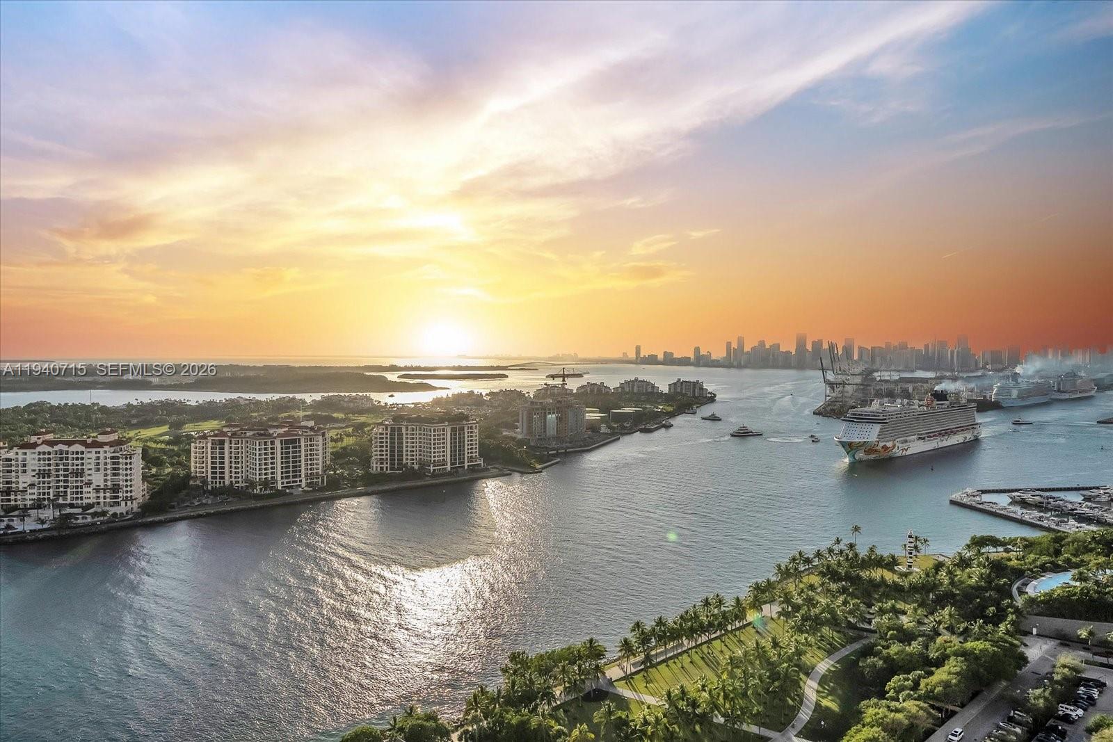 CONTINUUM ON SOUTH BEACH - Residential