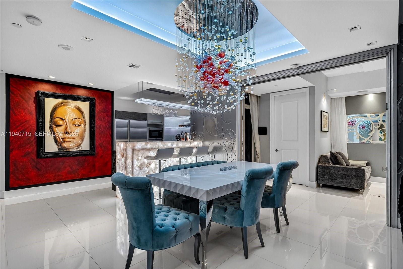 CONTINUUM ON SOUTH BEACH - Residential