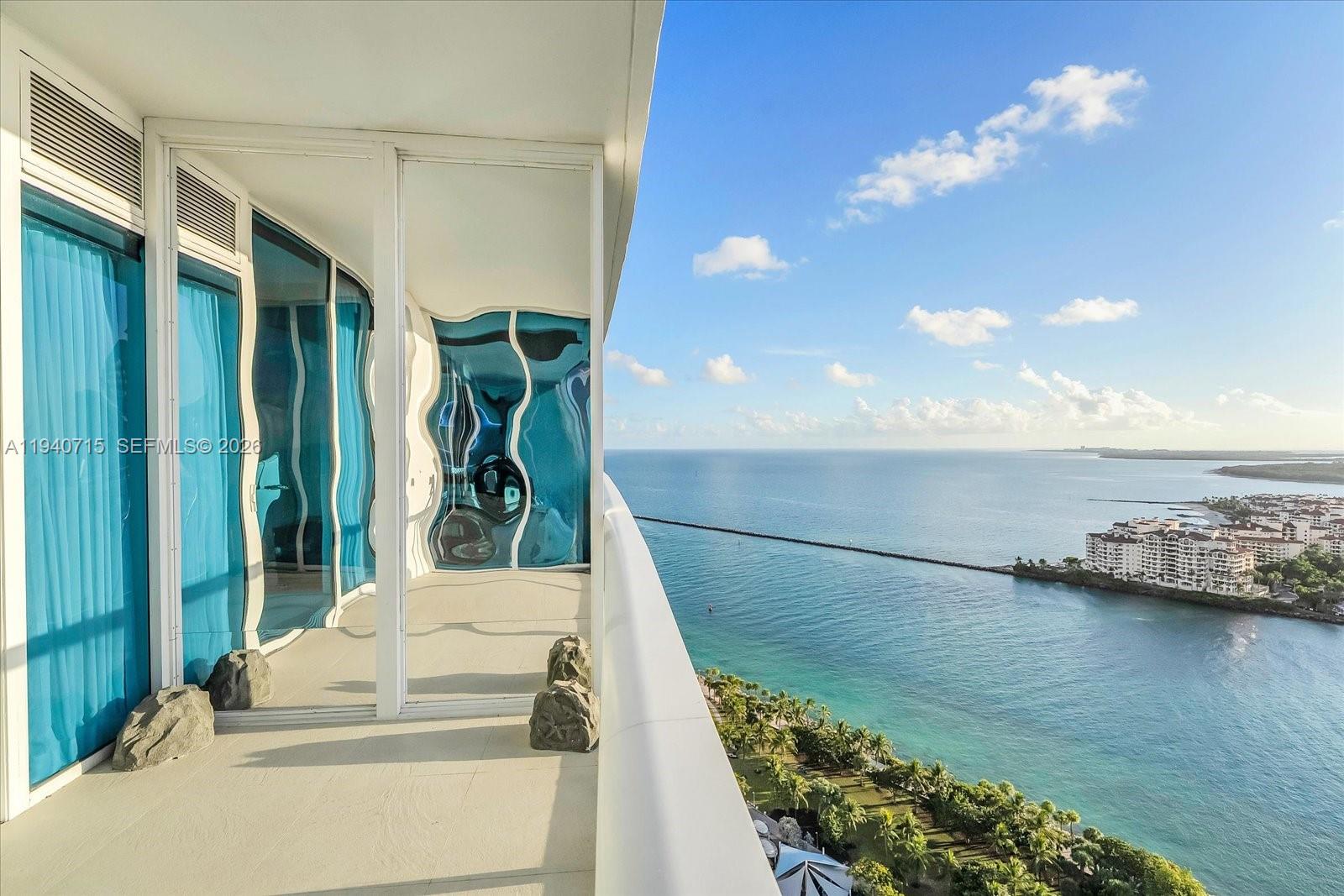 CONTINUUM ON SOUTH BEACH - Residential