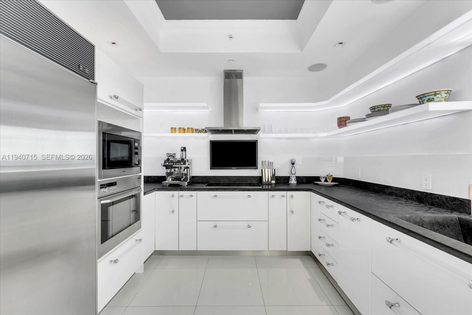 CONTINUUM ON SOUTH BEACH - Residential