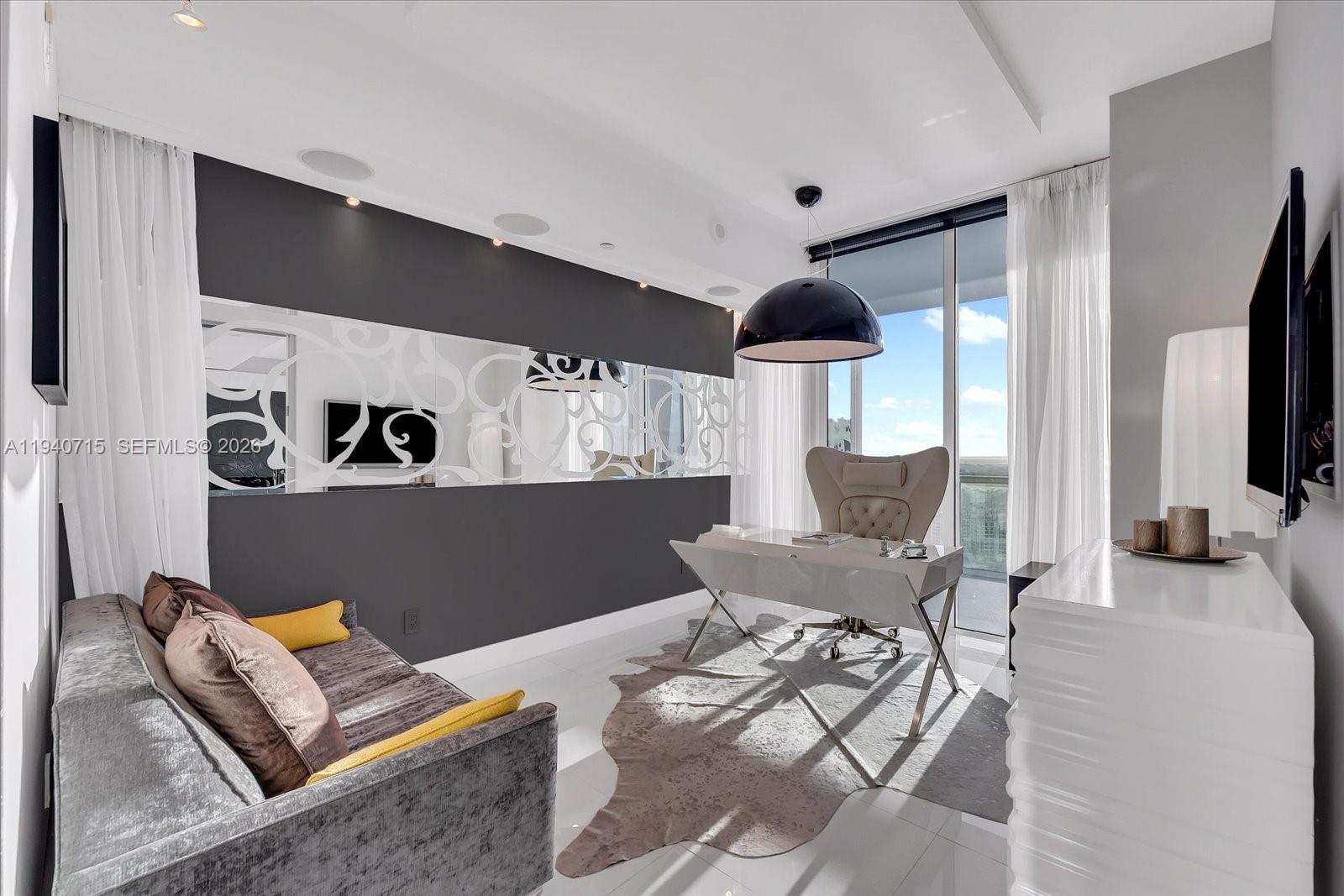 CONTINUUM ON SOUTH BEACH - Residential