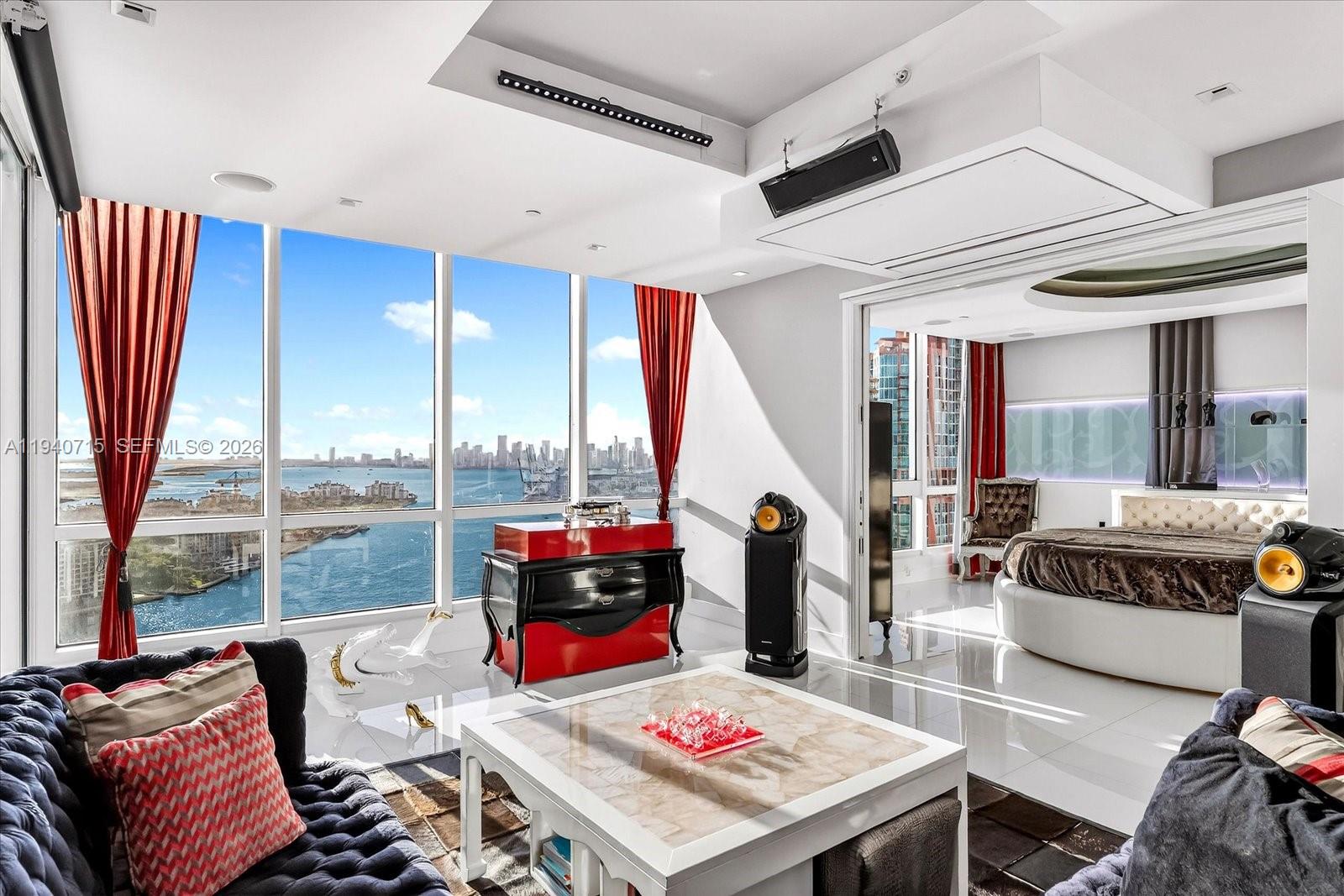 CONTINUUM ON SOUTH BEACH - Residential