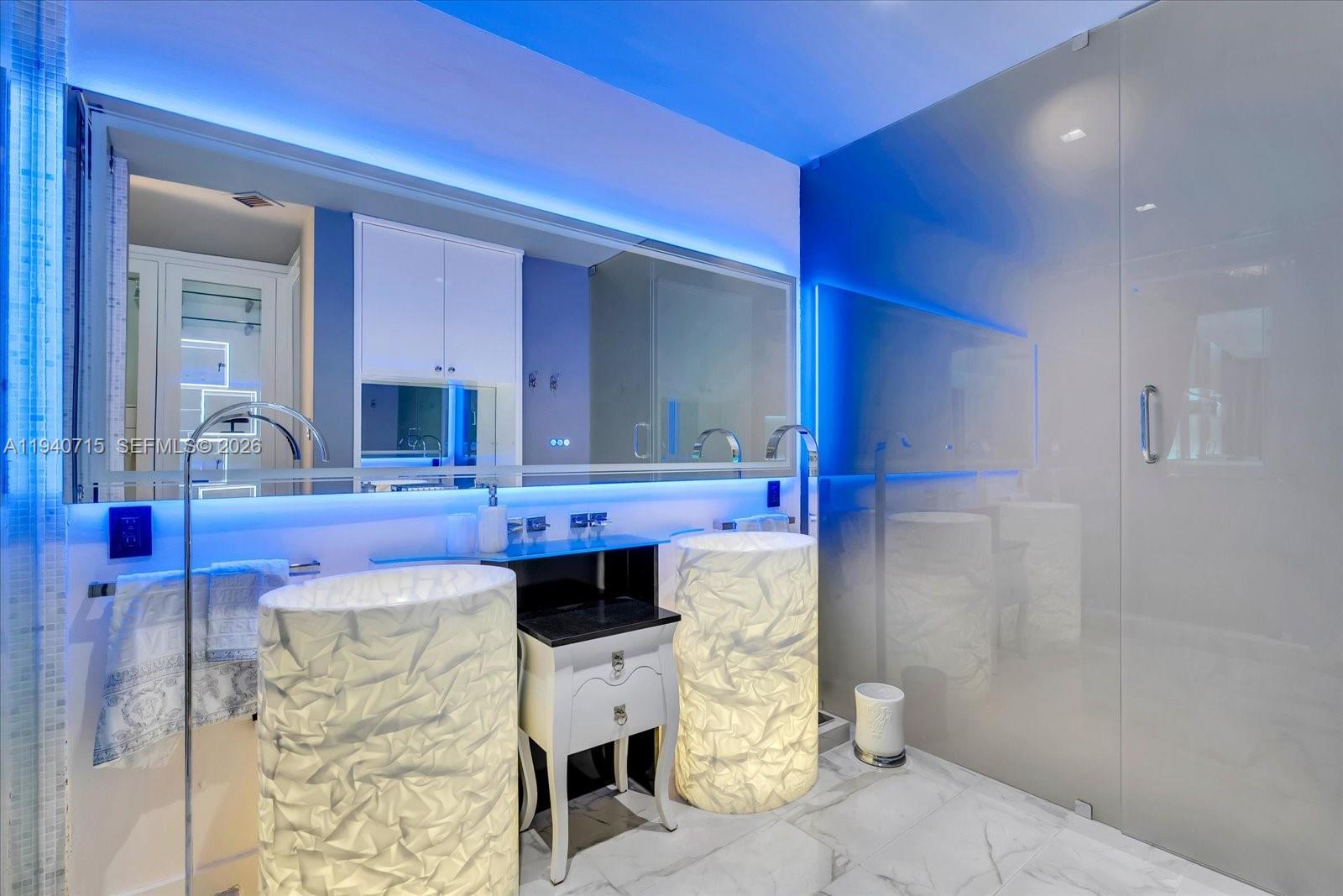 CONTINUUM ON SOUTH BEACH - Residential