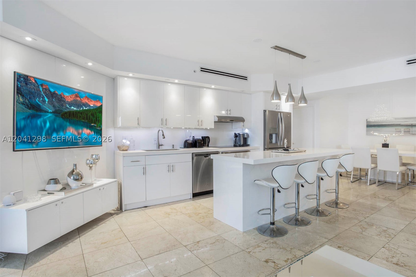 4775 Collins Ave 2508