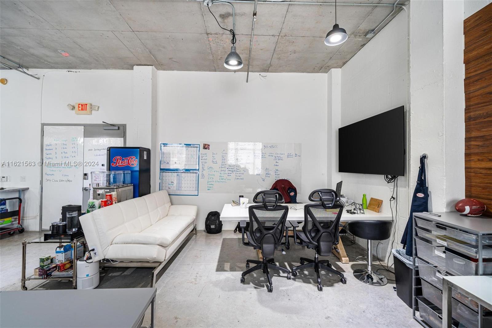 250 NW 23rd St 202