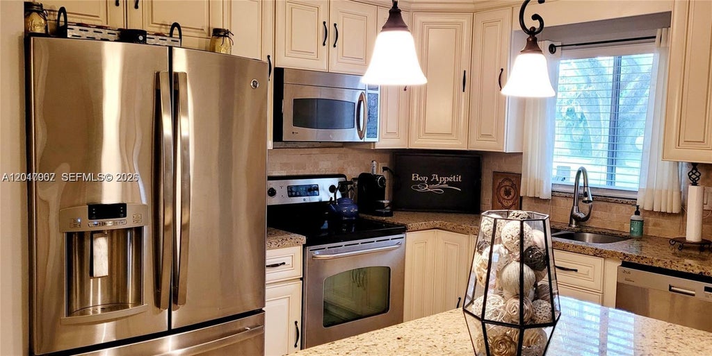 Photo of 3300 Atlanta ST #15C, Hollywood, FL 33021 (MLS # A12017907)