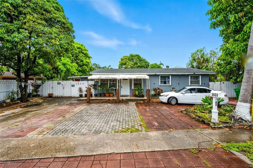 Charming 3-bedroom, 2-bath home — perfect for investors or those seeking their dream residence. Currently offers a few sublease opportunities, or easily customize to create your ideal home. Roof 9 years, Ac and Electrical 4 years. Prime location near popular restaurants, shops, and everyday conveniences. Priced to sell quickly!