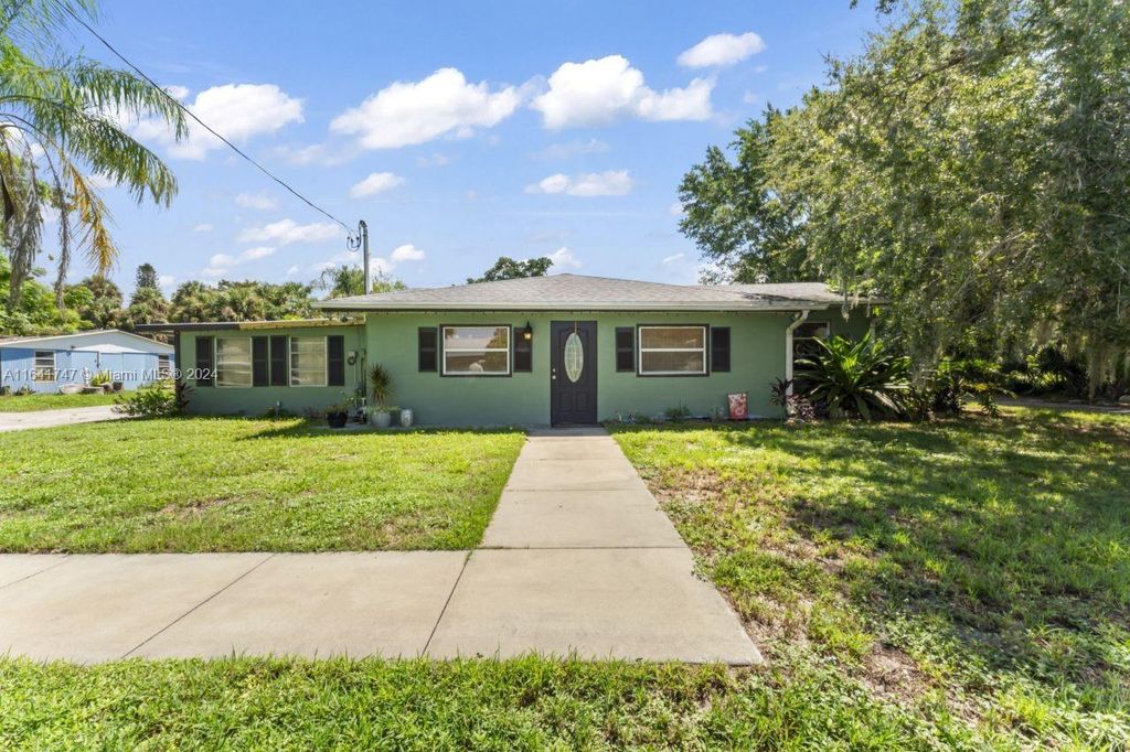 Photo of 9585 SW Adams St, Okeechobee, FL 34974 (MLS # A11641747)