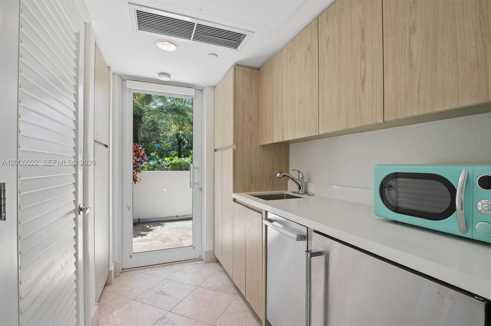 CONTINUUM ON SOUTH BEACH - Residential