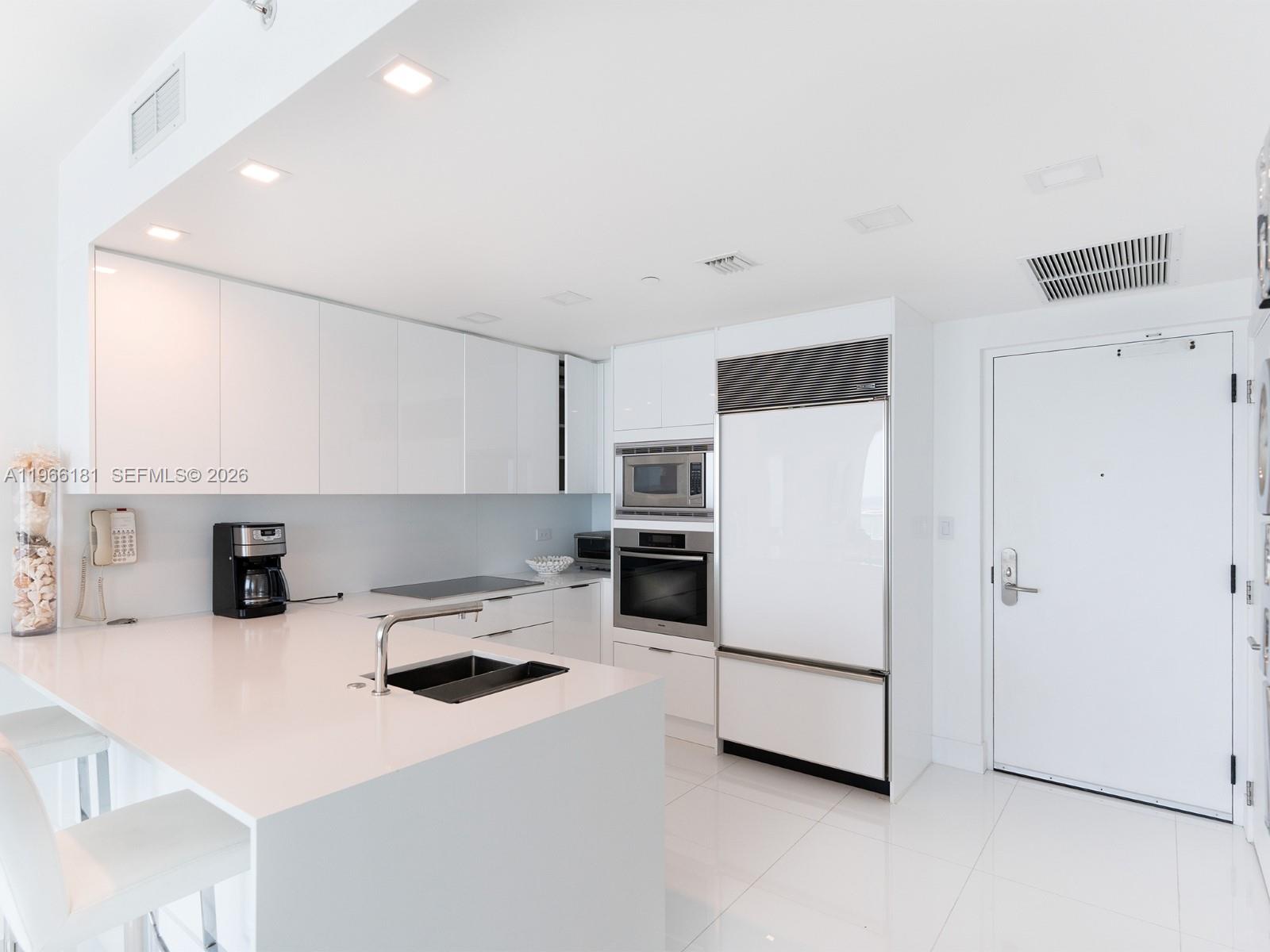 6799 Collins Ave 704