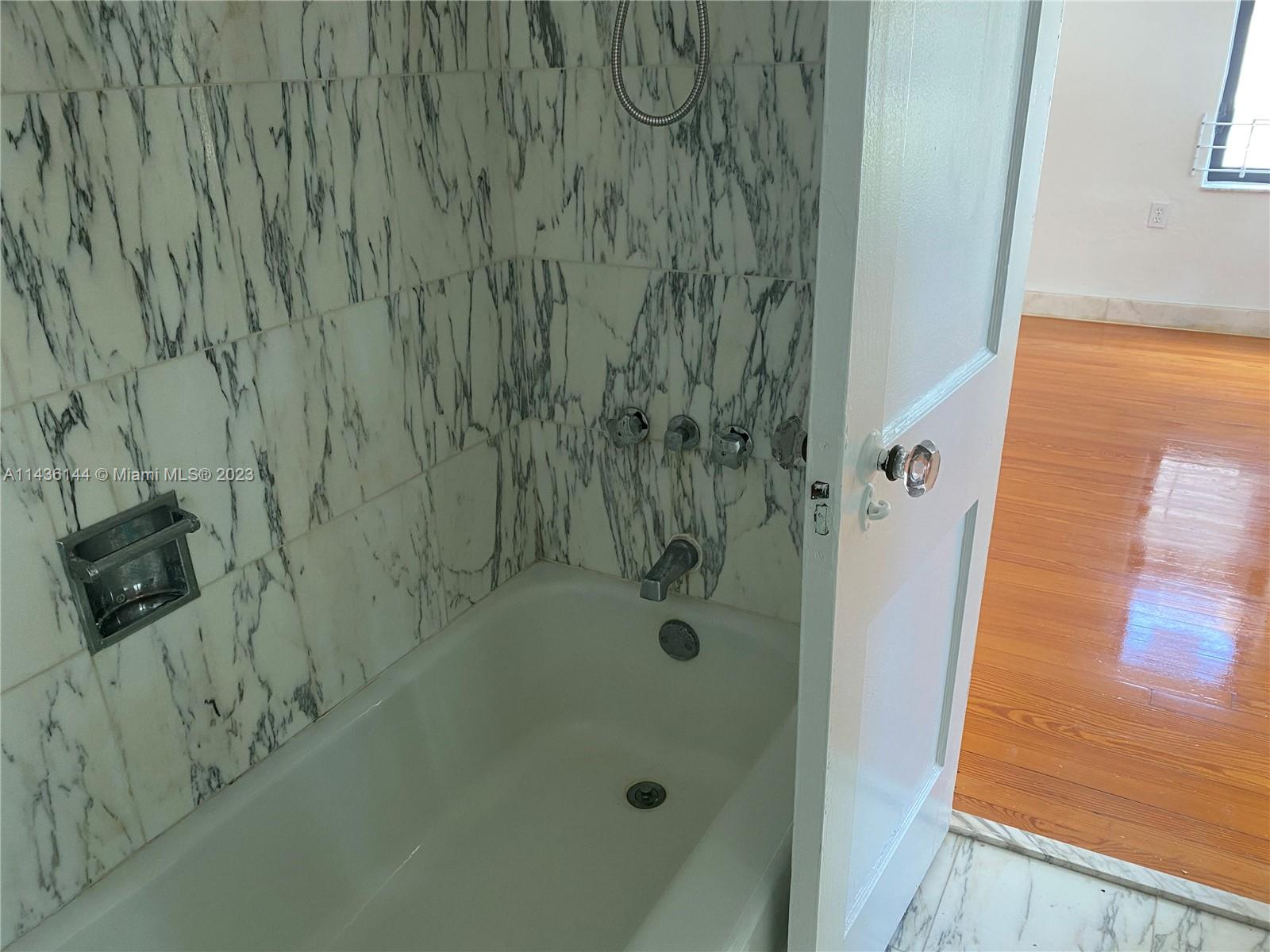 Miami Beach, Florida 33140, United States, 5 Bedrooms Bedrooms, ,5 BathroomsBathrooms,Residential,Active,71197