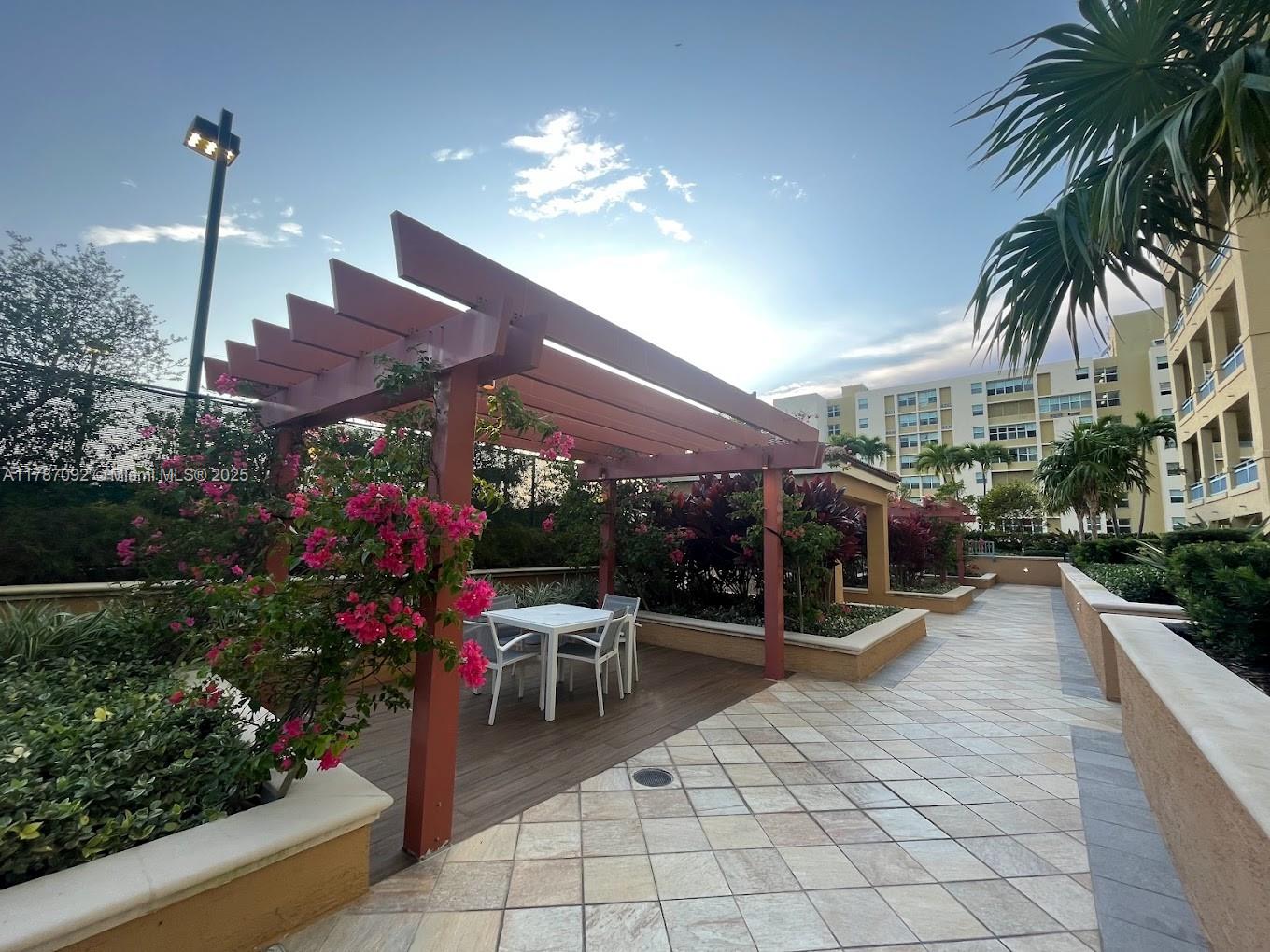 YACHT CLUB AT PORTOFINO C - Residential