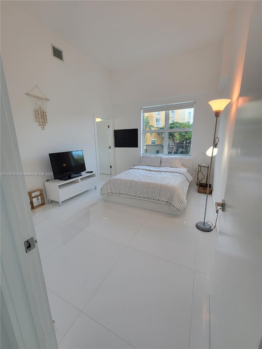 YACHT CLUB AT PORTOFINO C - Residential