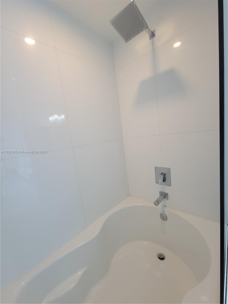 YACHT CLUB AT PORTOFINO C - Residential