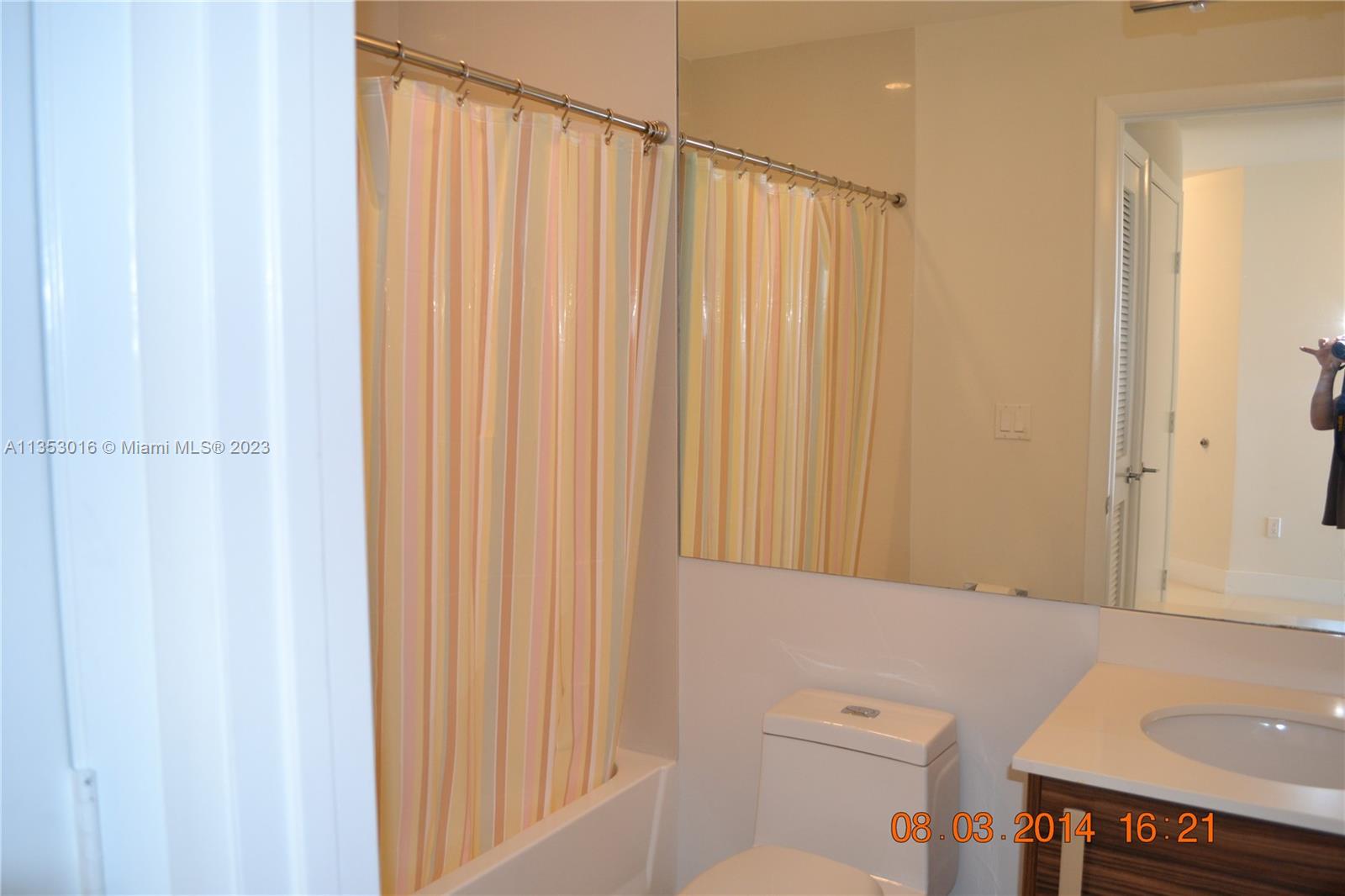 PARAMOUNT BAY CONDO - Residential Lease