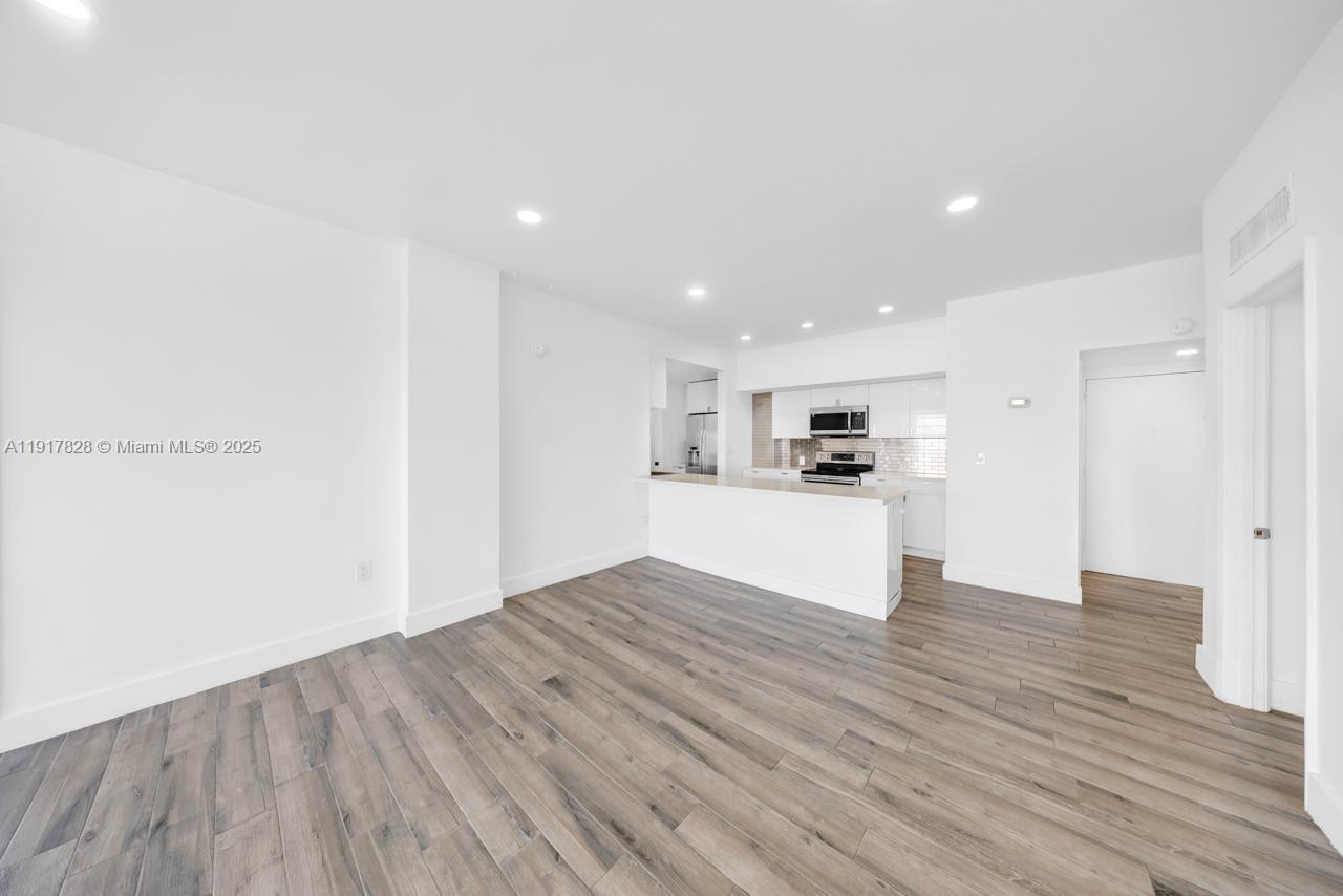 KEYSTONE HARBOR CLUB COND - Residential Lease