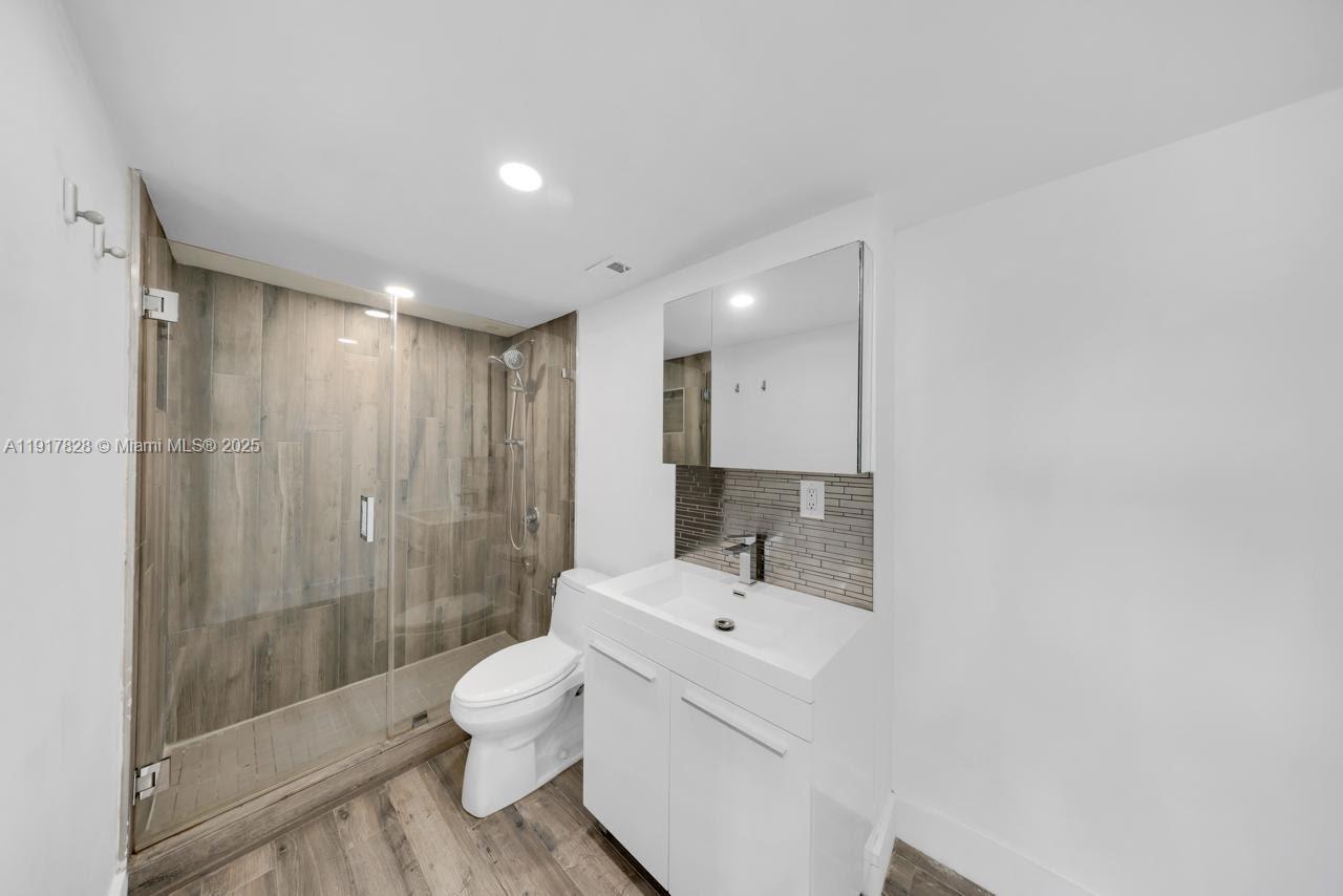 KEYSTONE HARBOR CLUB COND - Residential Lease