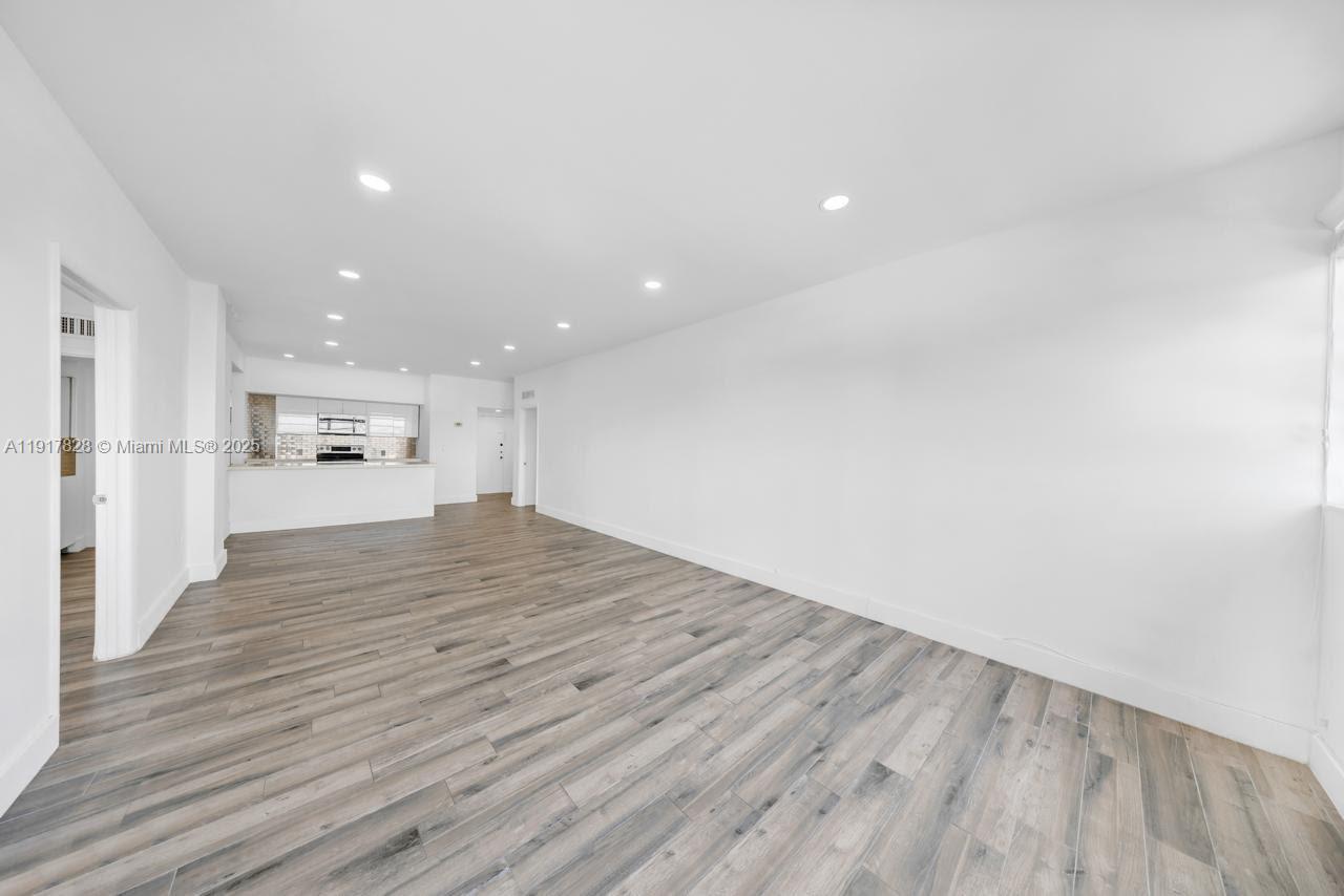 KEYSTONE HARBOR CLUB COND - Residential Lease