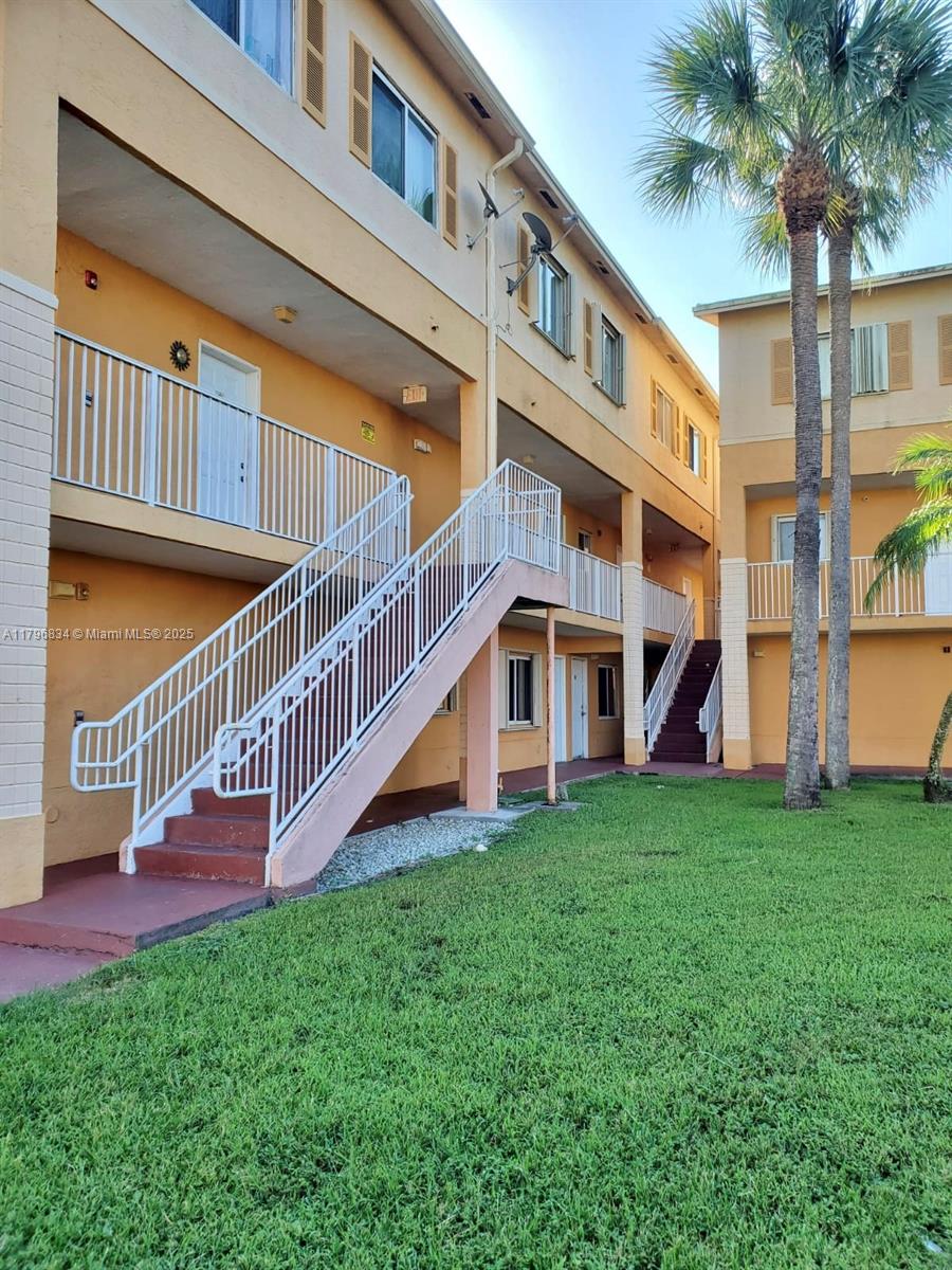 6225 Kendale Lakes Cir 252, Miami, Broward County, Florida - 3 Bedrooms  
3 Bathrooms - 