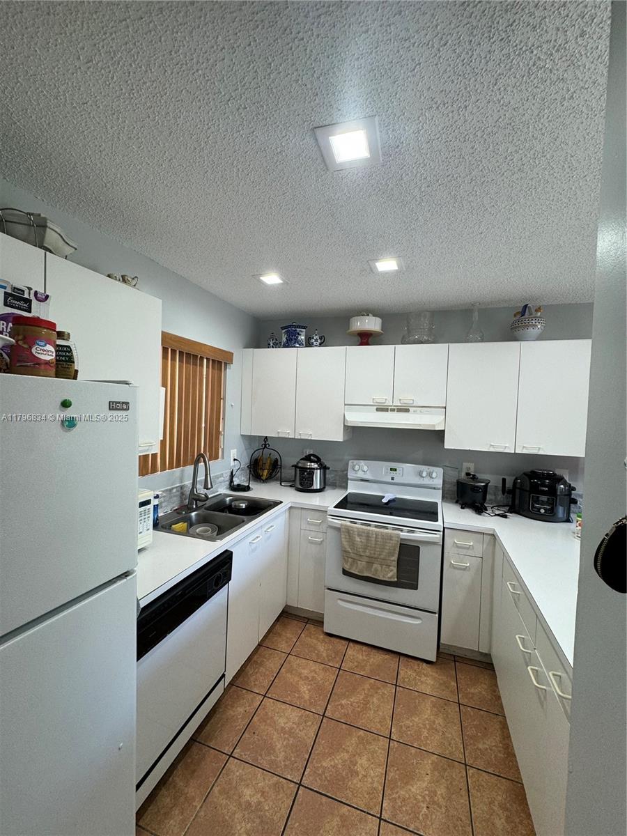 6225 Kendale Lakes Cir 252