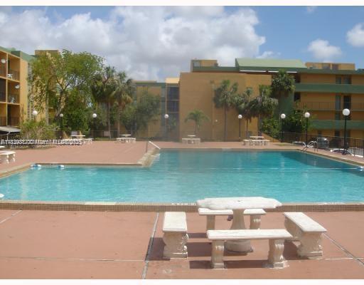 Beautiful unit 1/1 for rent. Completely remodeled. Stainless steel appliances. Great Location! Community Pool and Tennis Court. Please CALL/TEXT LEON for a showing 305 794 0071