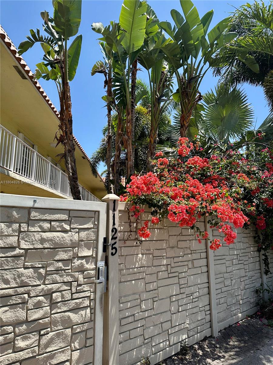 Rental Property at 1125 Ne 16th Pl 213, Fort Lauderdale, Broward County, Florida - Bedrooms: 2 
Bathrooms: 1  - $1,950 MO.