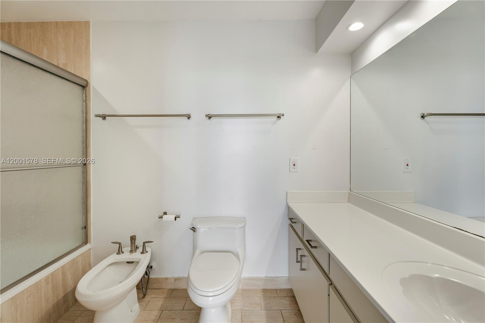 ONE THOUSAND VENETIAN WAY - Residential