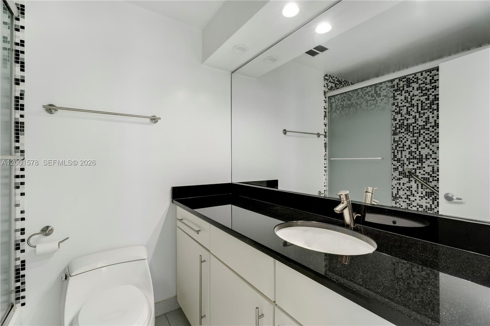 ONE THOUSAND VENETIAN WAY - Residential