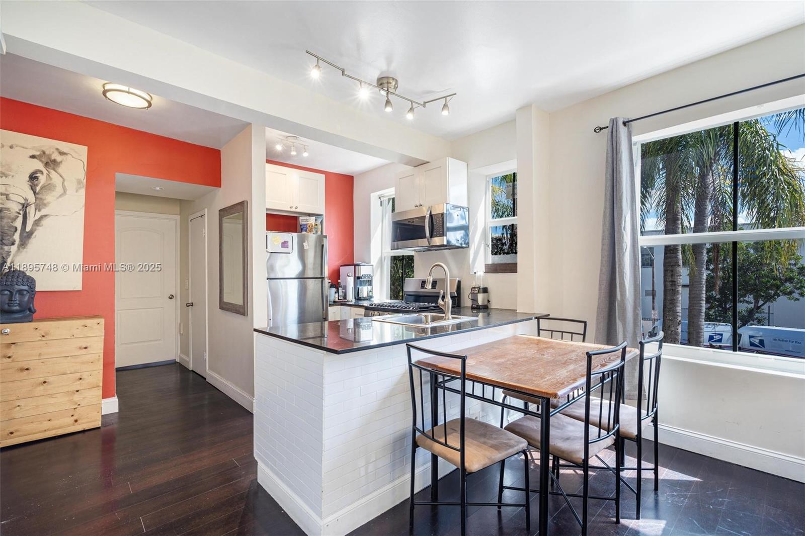 1320 Drexel Ave 200