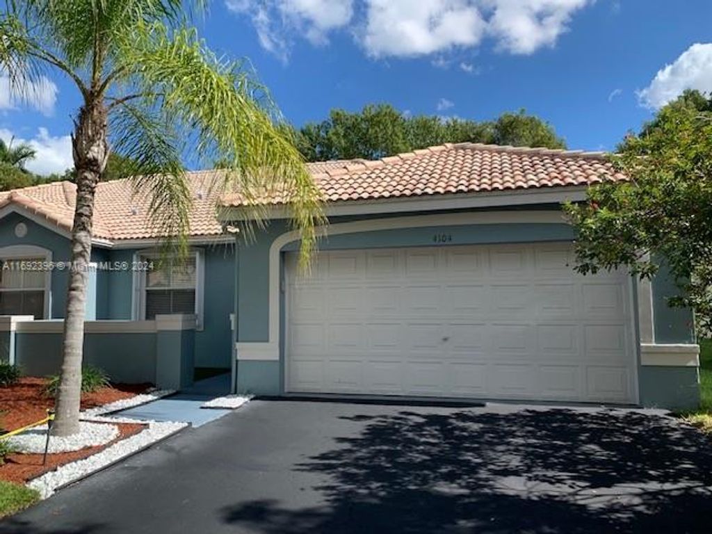 Photo of 4104 Pine Ridge Ln, Weston, FL 33331 (MLS # A11692396)