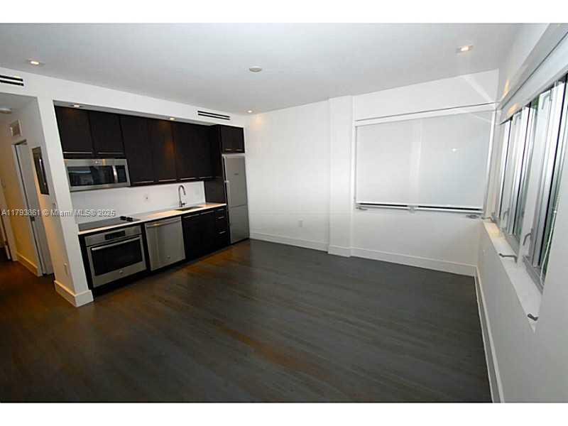 1751 JAMES AV 101