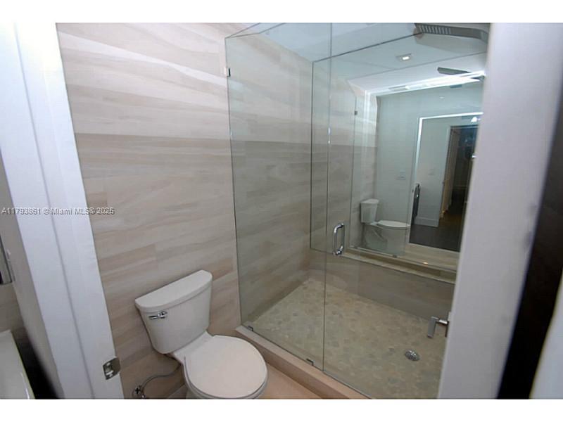 1751 JAMES AV 101