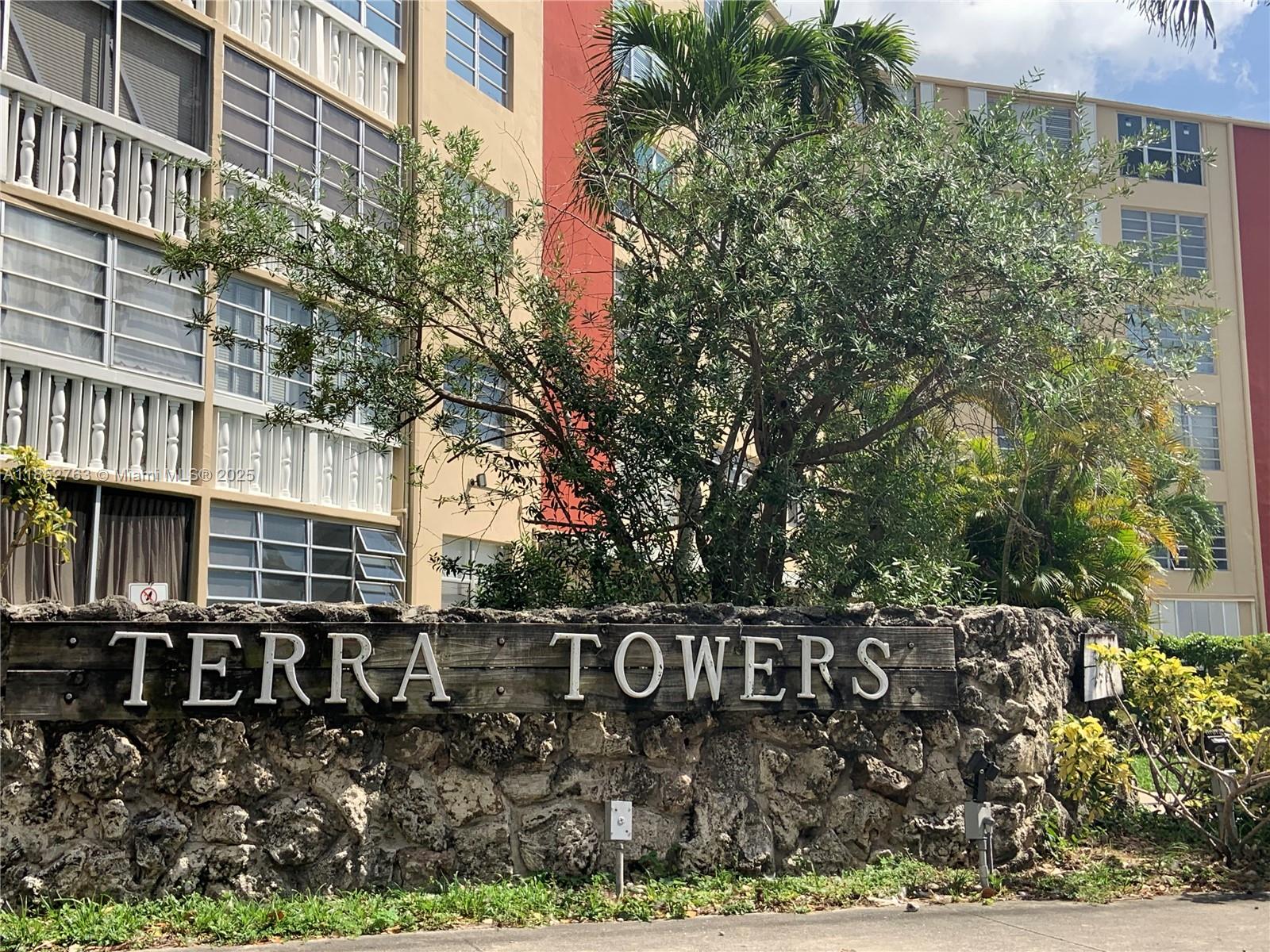 For rent 1bed/1bath condo with an ample walking closet. Large living space, tile, New A/C. Condo Located in an excellent area, within walking distance of a variety of shops, restaurants, cafes and public transportation. Enjoy a short drive to the beautiful beaches of Miami. Screening report for all adults, no pets.