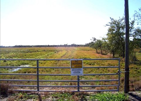 Unimproved Land in Fort Pierce FL S of Orange & W. of header Canal.jpg