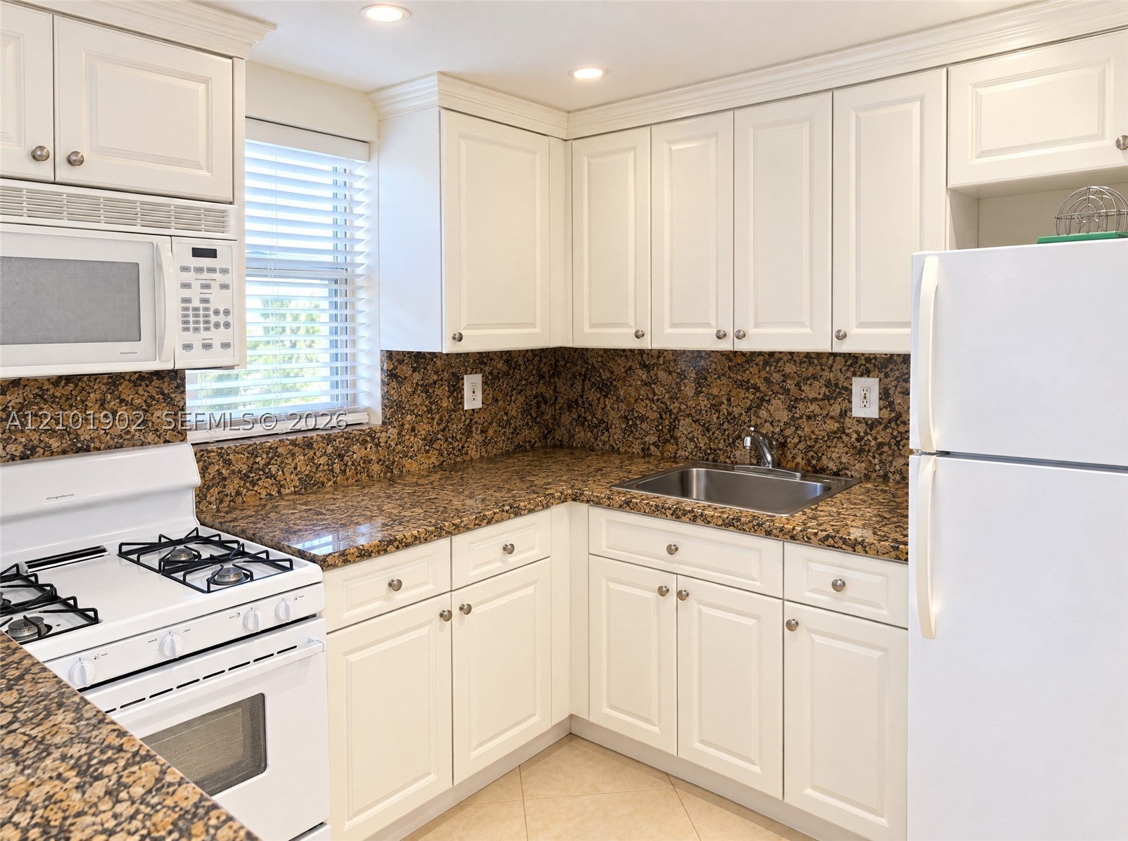 240 Collins Ave 3E