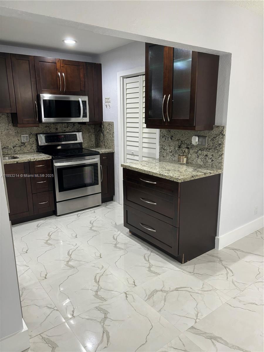 ROYALE GREEN CONDO 7 - Residential