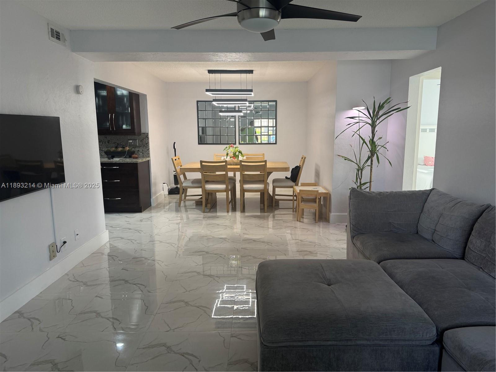 ROYALE GREEN CONDO 7 - Residential
