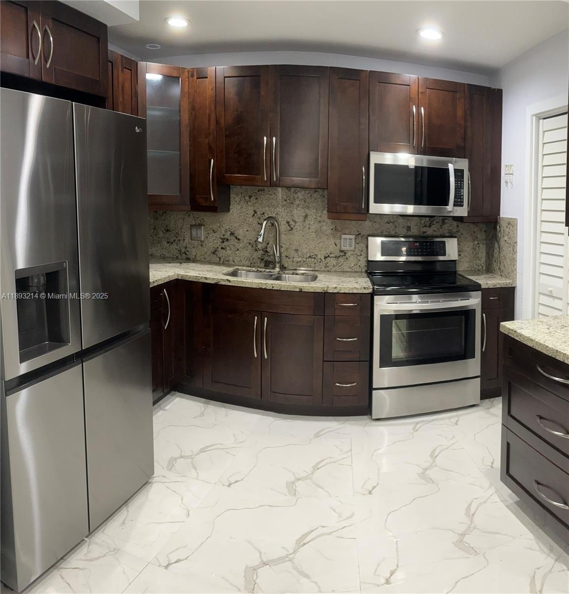 ROYALE GREEN CONDO 7 - Residential