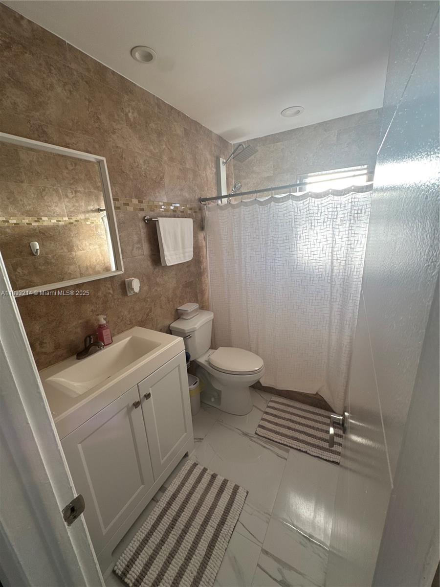ROYALE GREEN CONDO 7 - Residential