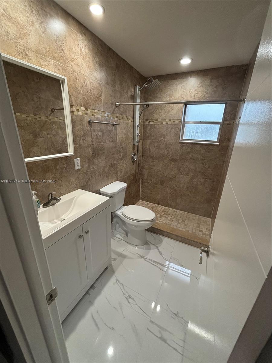 ROYALE GREEN CONDO 7 - Residential