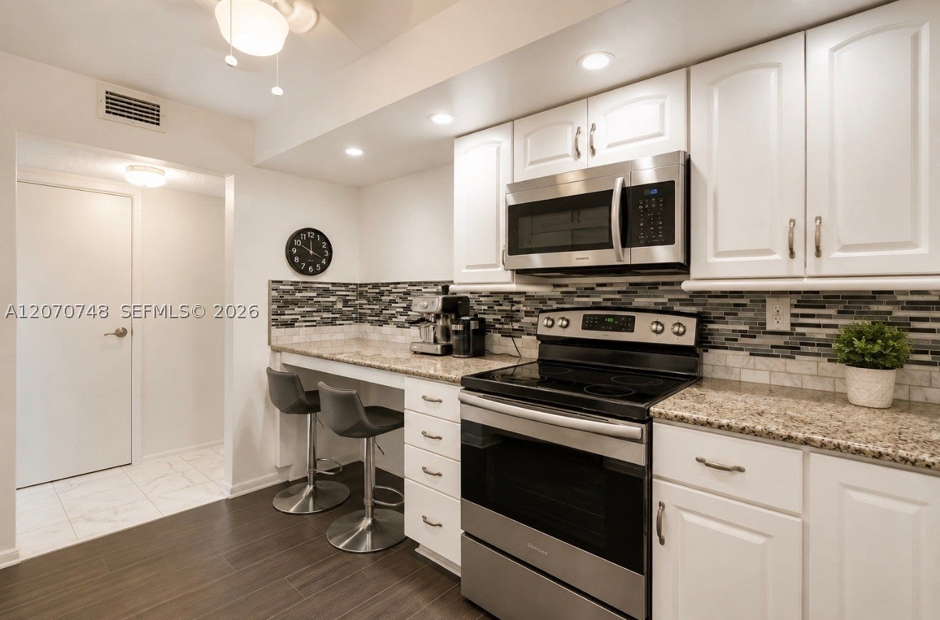 1000 Parkview Dr 715