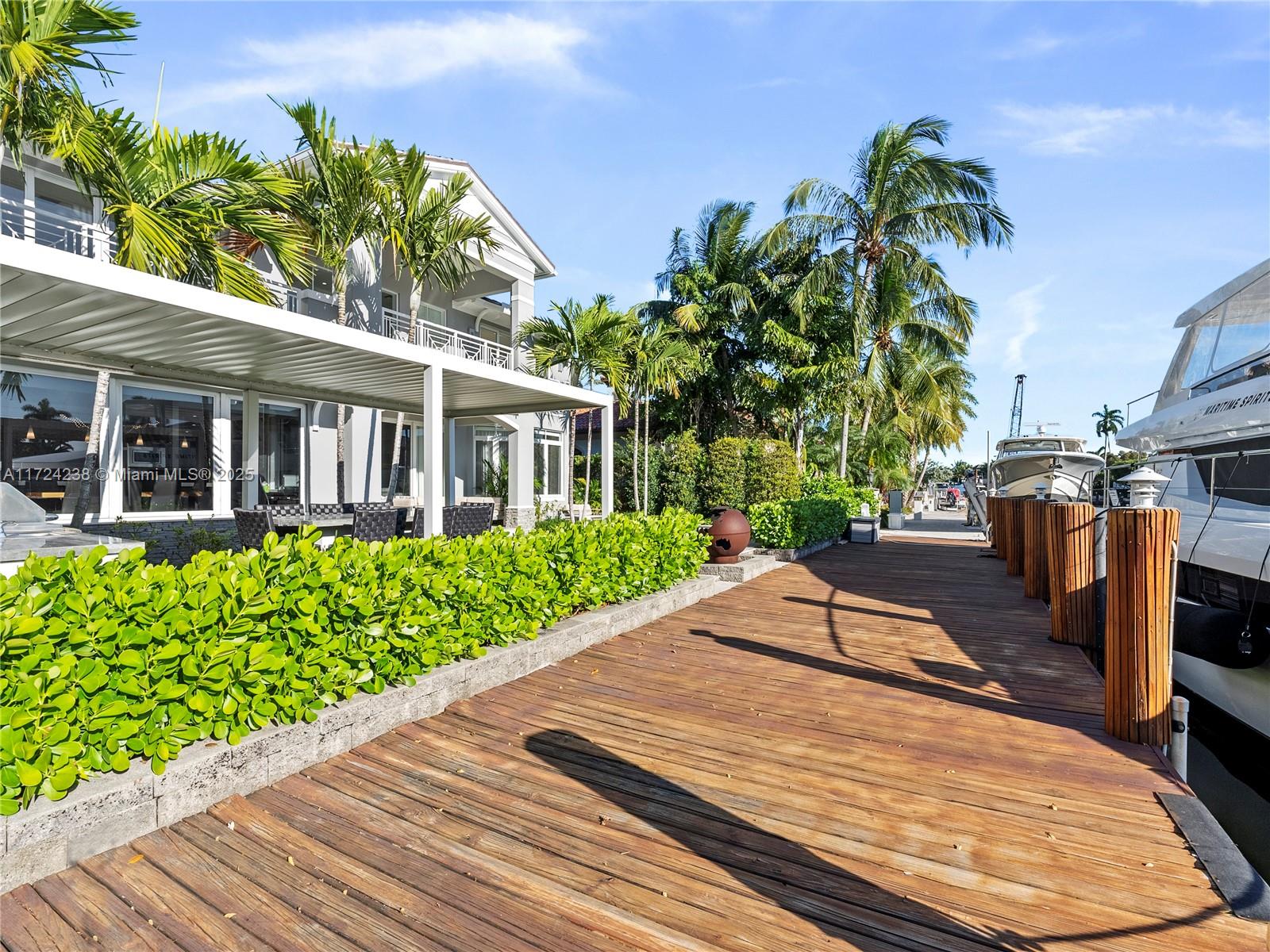 RIO VISTA ISLES - Residential