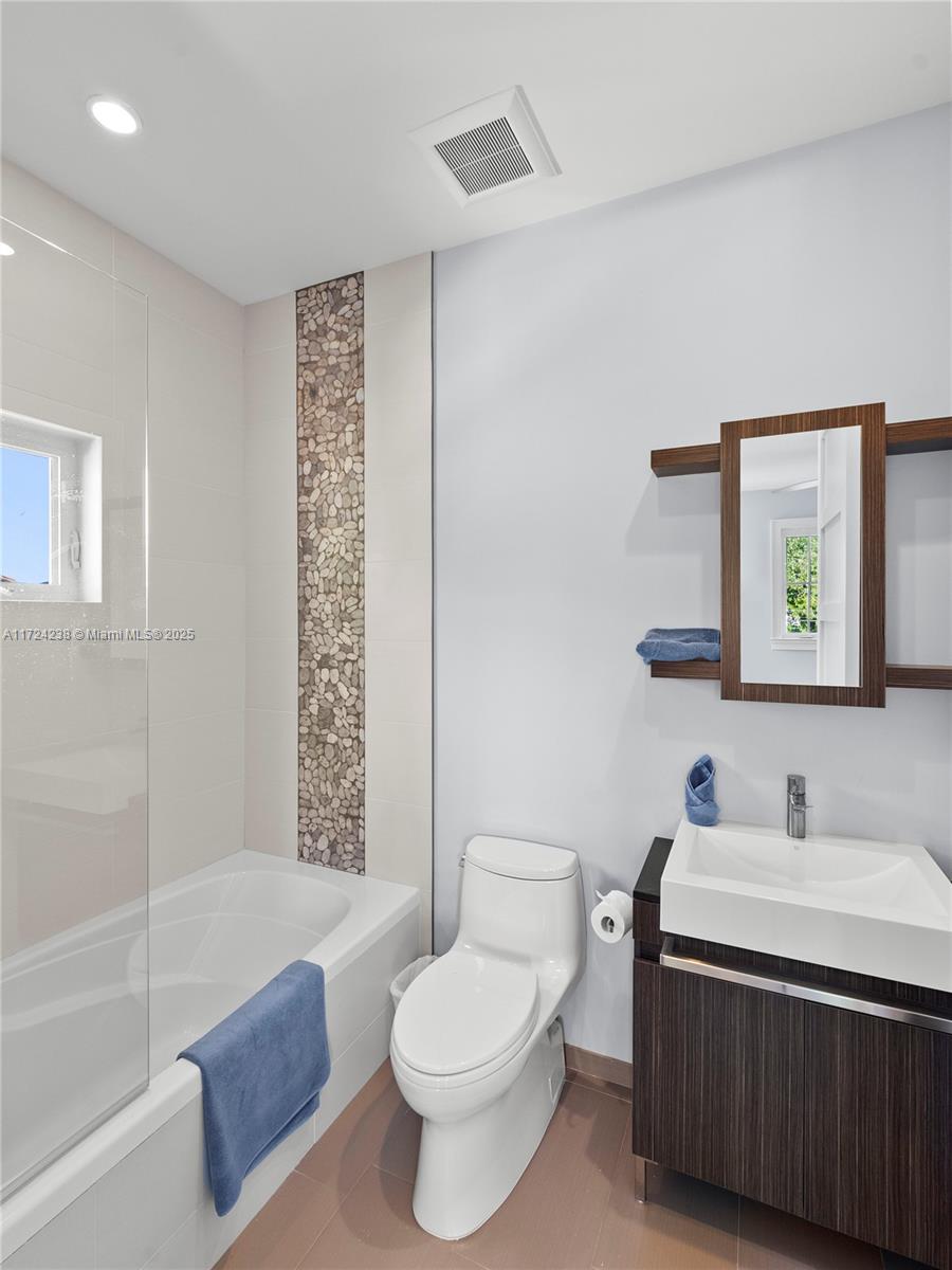 RIO VISTA ISLES - Residential