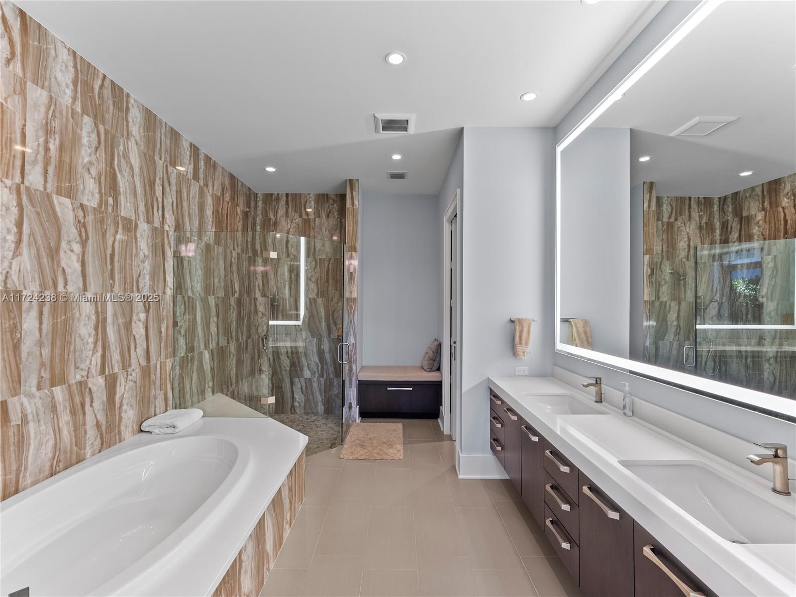RIO VISTA ISLES - Residential