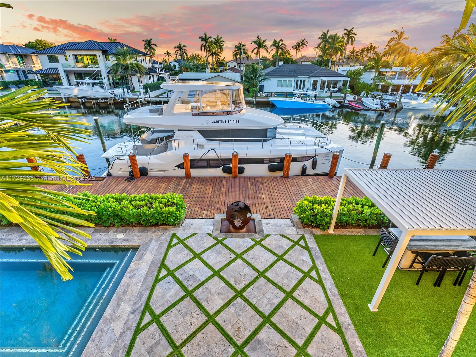 RIO VISTA ISLES - Residential