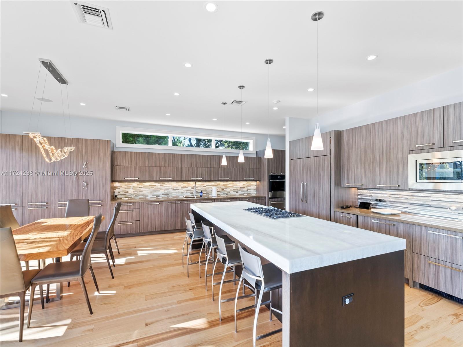 RIO VISTA ISLES - Residential