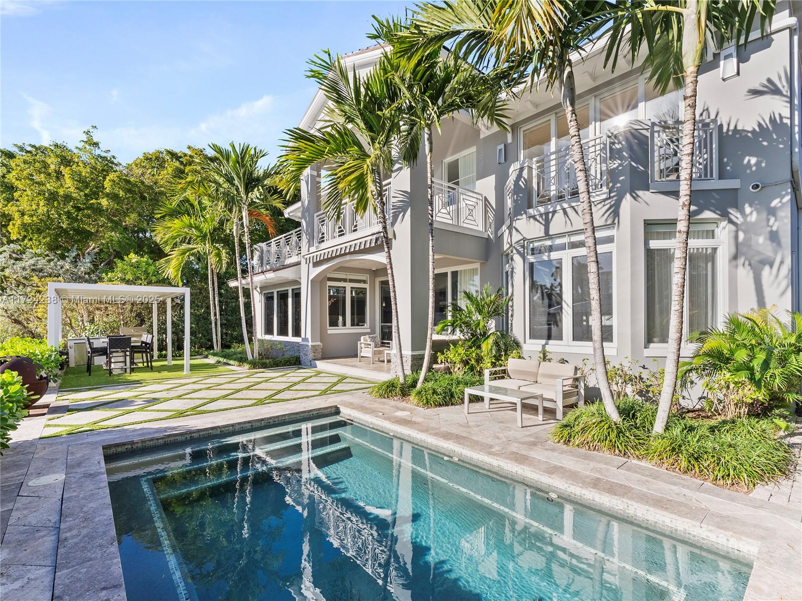 RIO VISTA ISLES - Residential