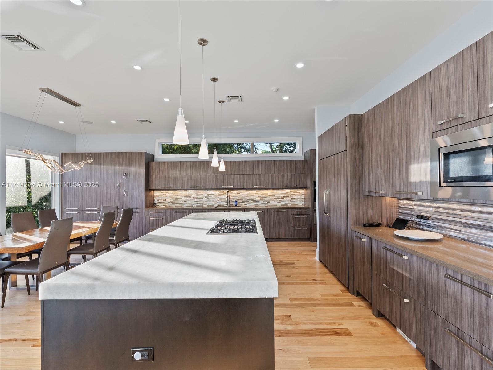 RIO VISTA ISLES - Residential